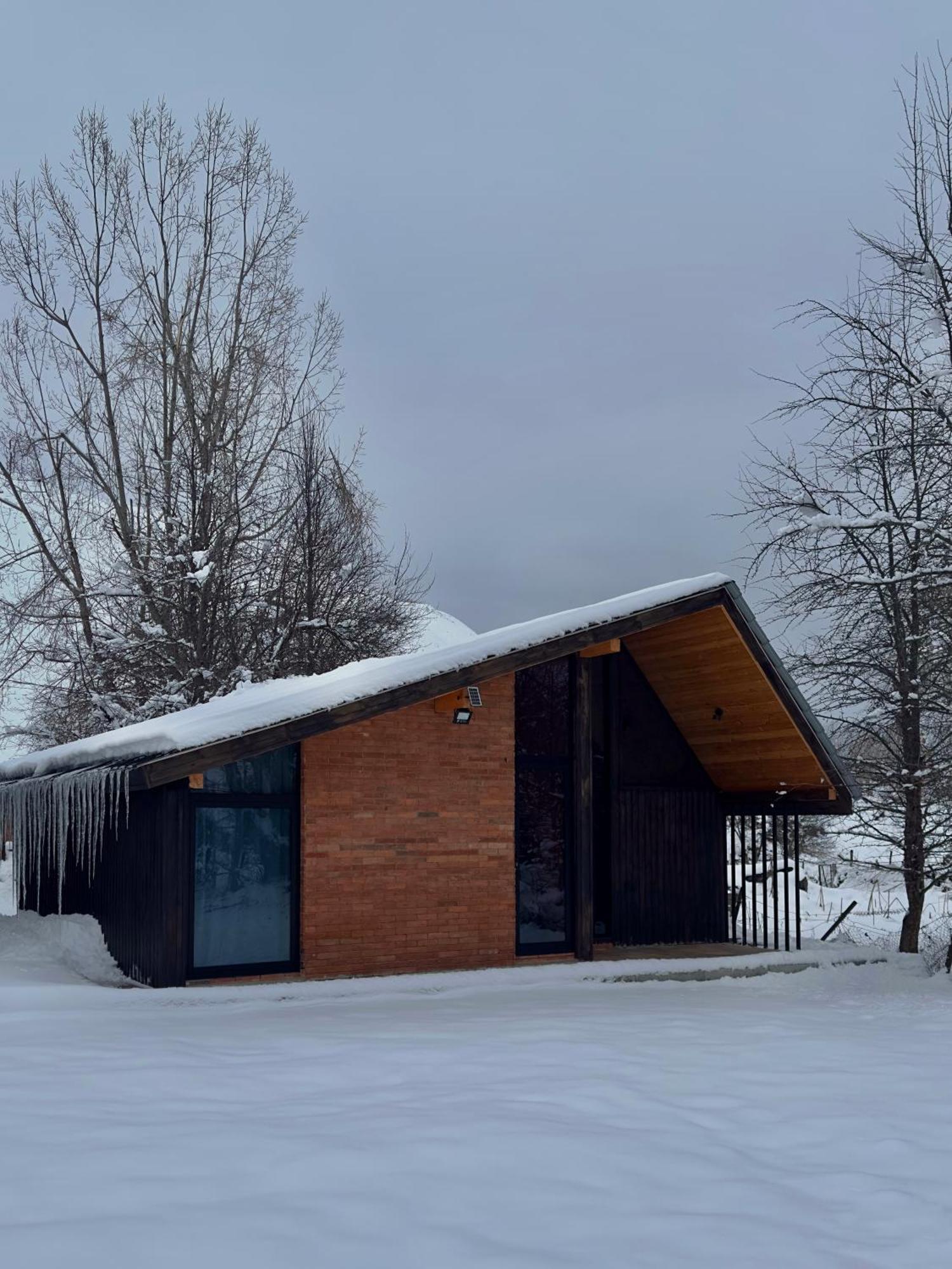 Cozy Wooden House Near דירה *