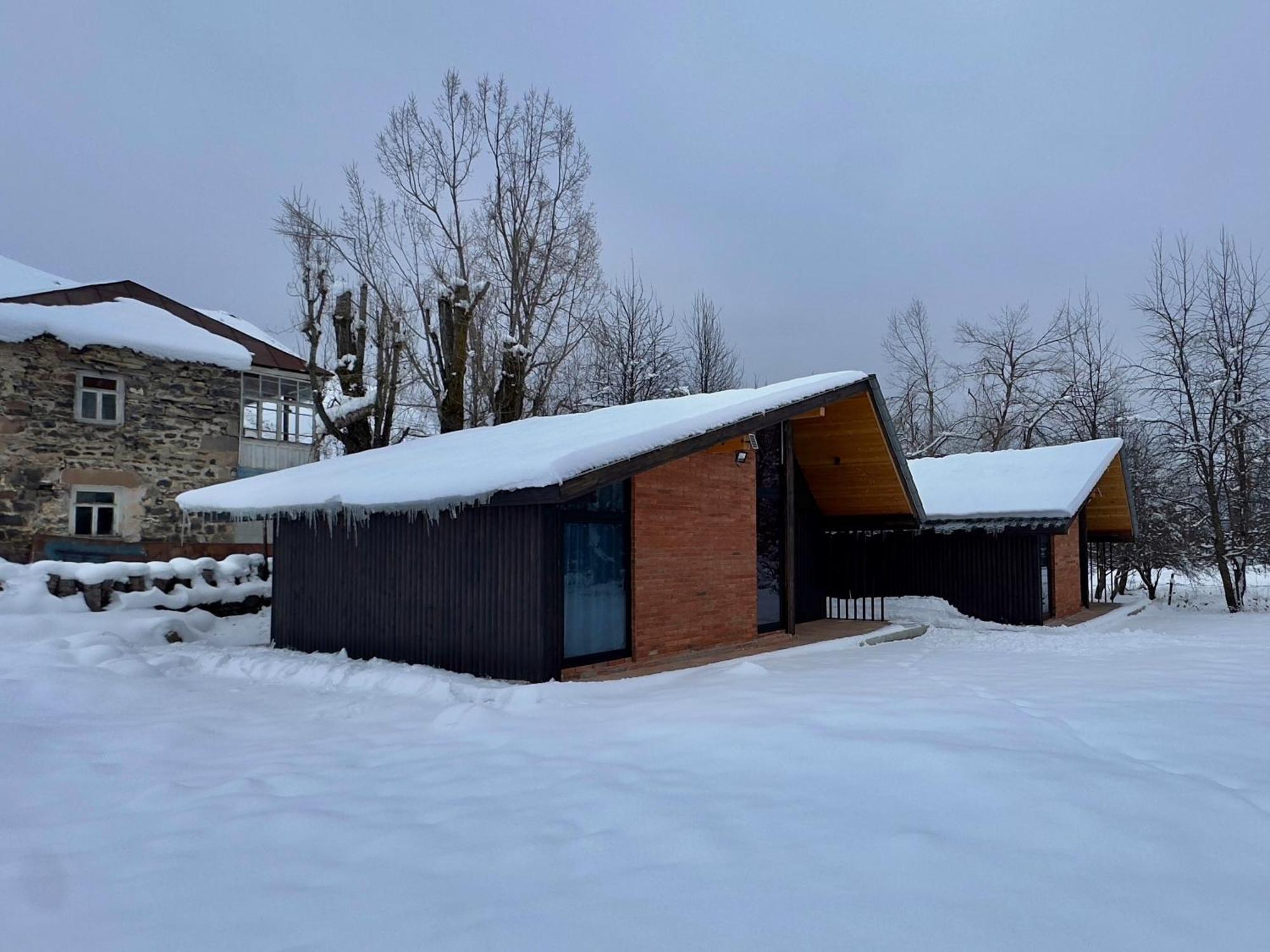 Cozy Wooden House Near דירה גודאורי